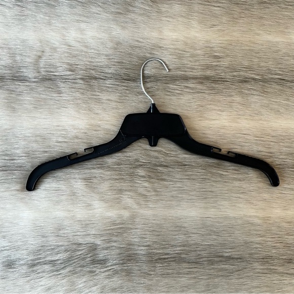 RESELLERS BUNDLE Recycled Plastic with Notches SHIRT HANGERS 17” Black 25 Pack - Picture 5 of 11